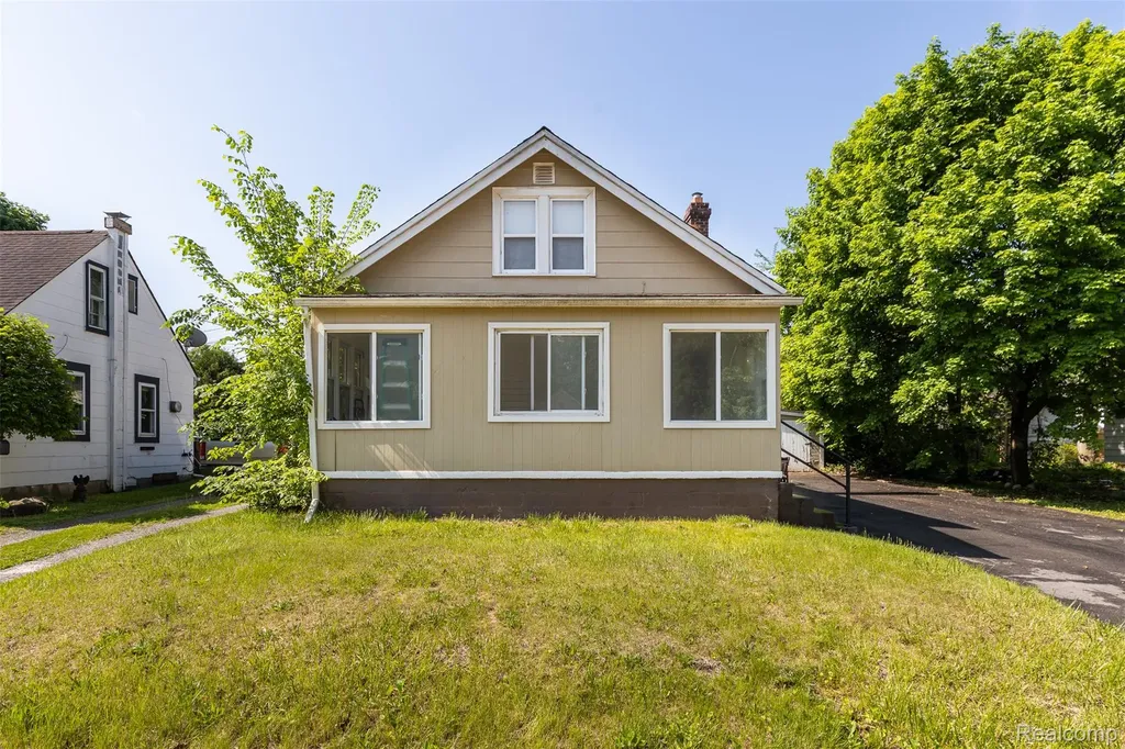 315 Brain Avenue Belleville City MI 48111