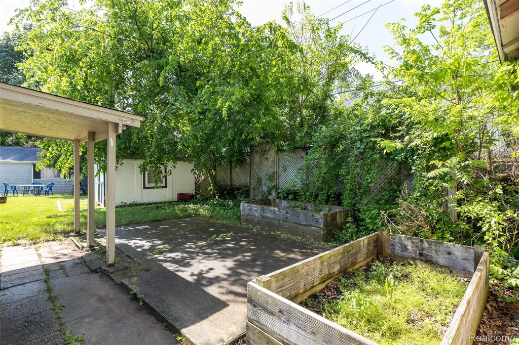 315 Brain Avenue Belleville City MI 48111