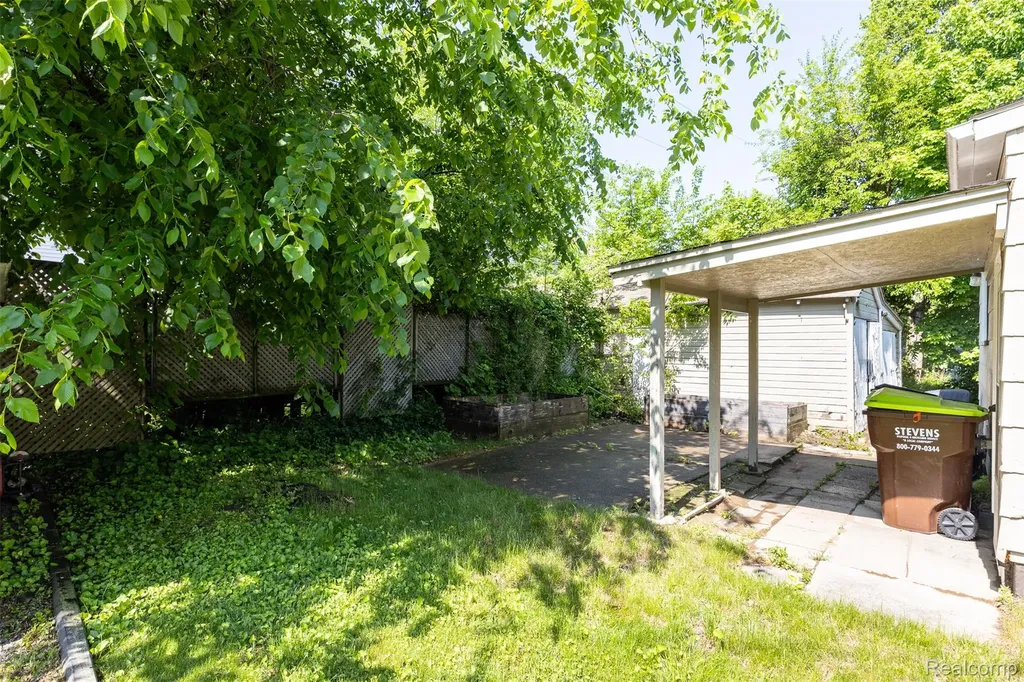 315 Brain Avenue Belleville City MI 48111