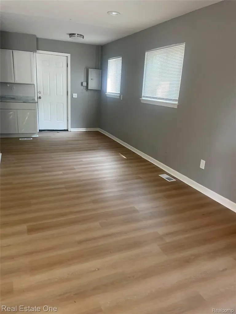 28148 Fairfax Street Southfield City MI 48076