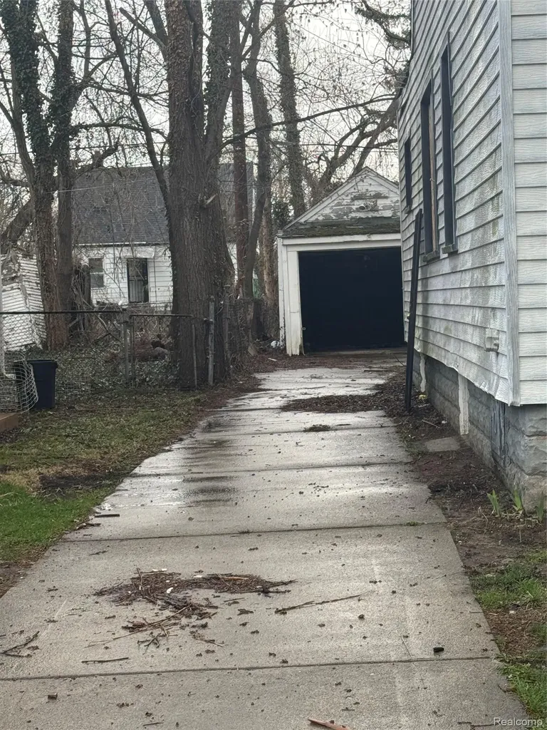 15860 Pierson Street Detroit City MI 48223