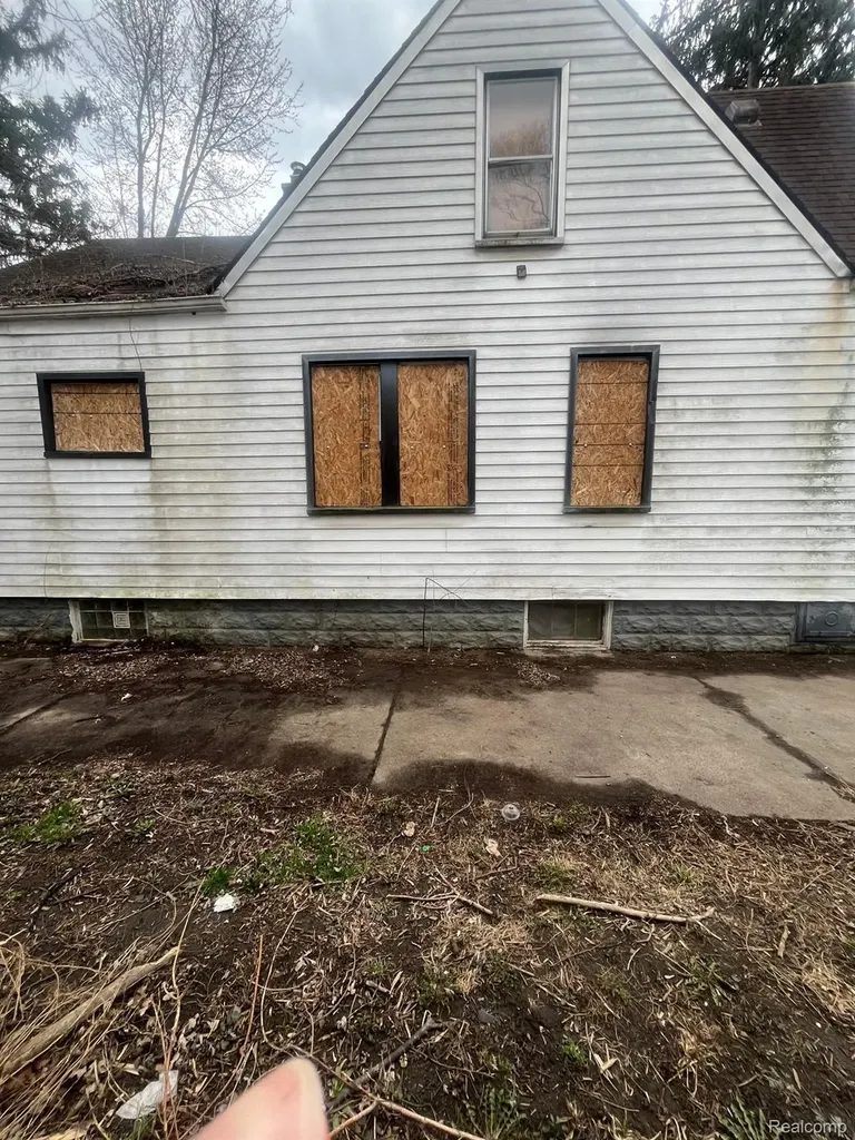 15860 Pierson Street Detroit City MI 48223