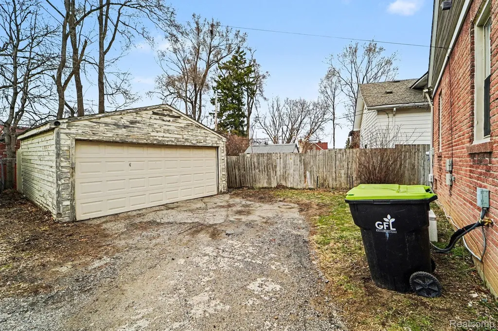 39 Neome Drive Pontiac City MI 48341