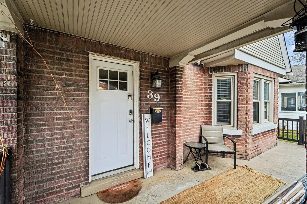 39 Neome Drive Pontiac City MI 48341