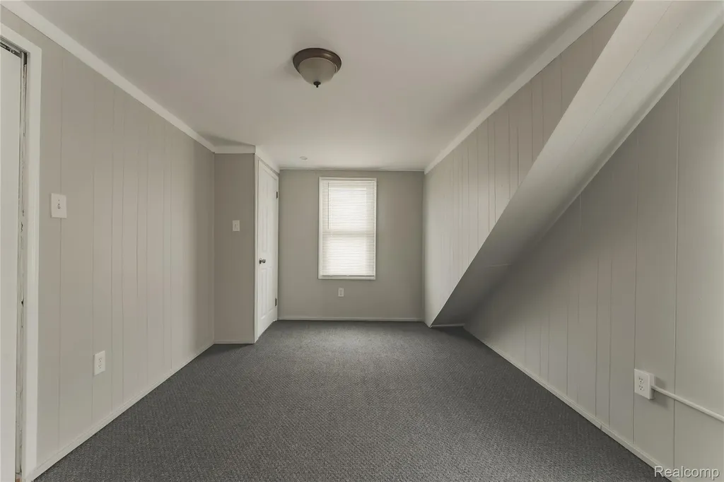 31756 Palmer Road Westland City MI 48186
