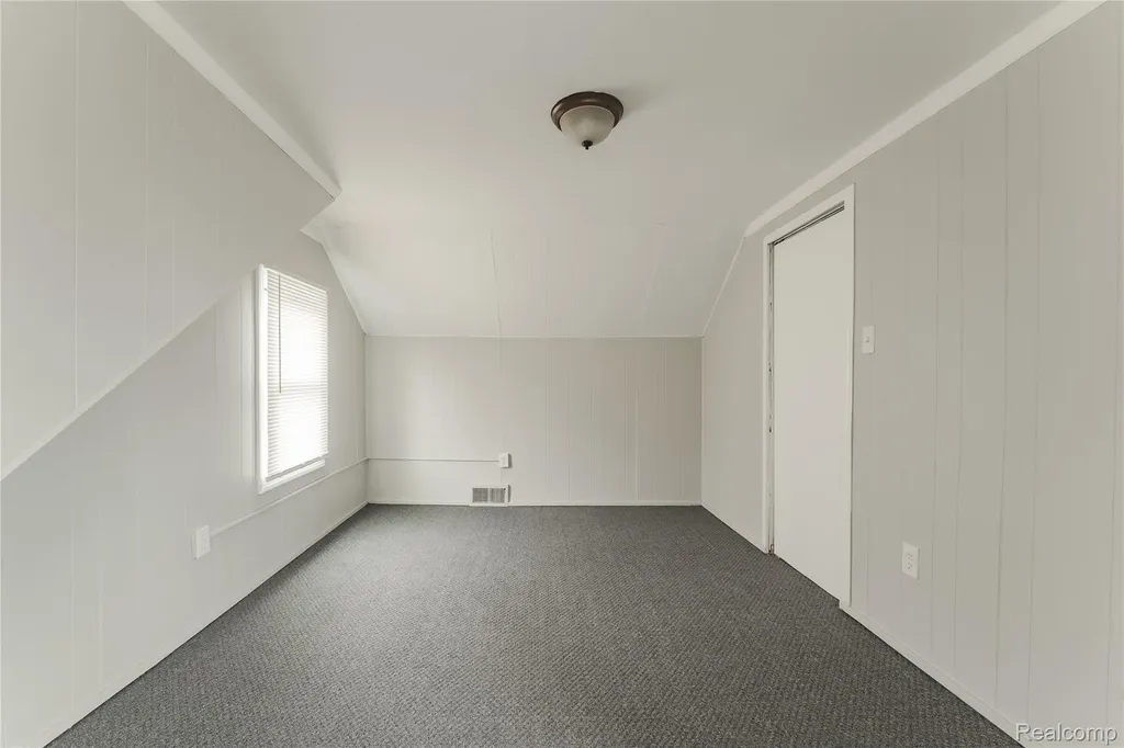 31756 Palmer Road Westland City MI 48186