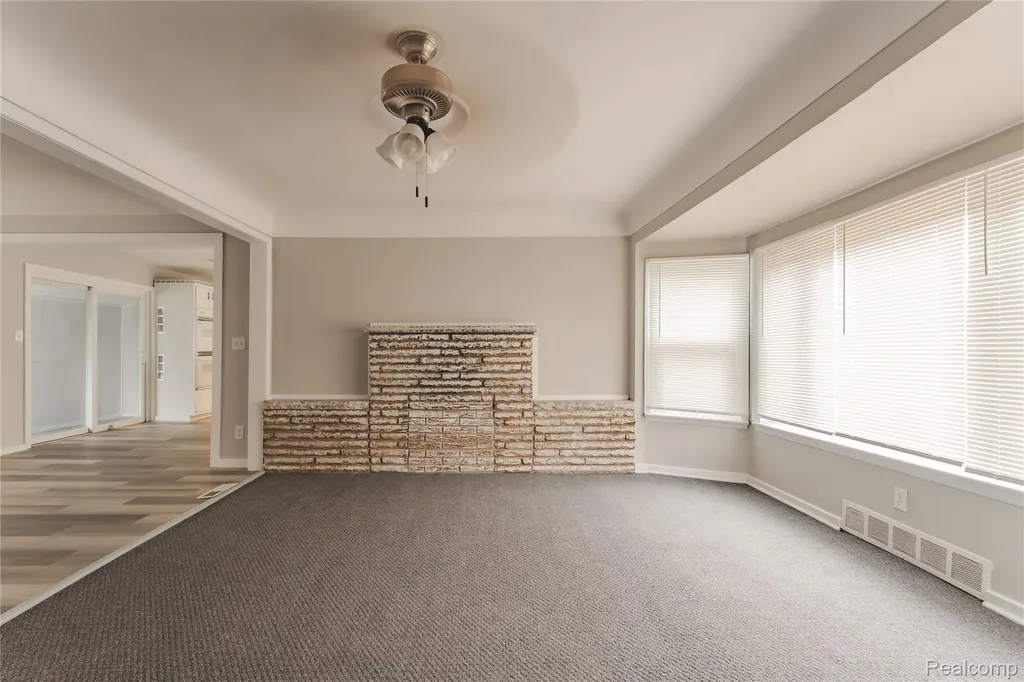 31756 Palmer Road Westland City MI 48186