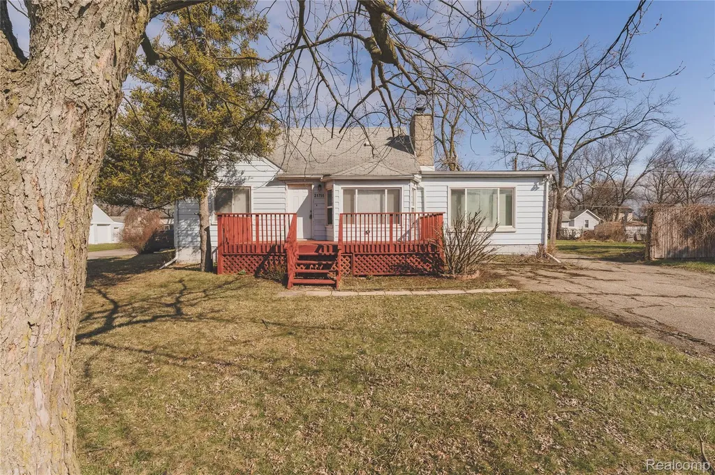31756 Palmer Road Westland City MI 48186