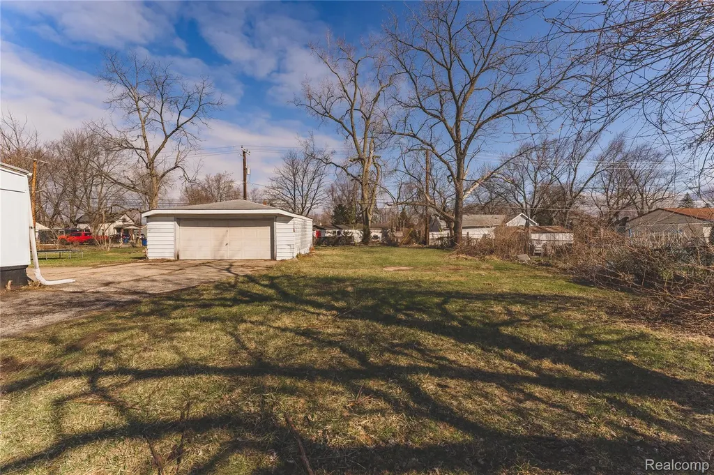 31756 Palmer Road Westland City MI 48186