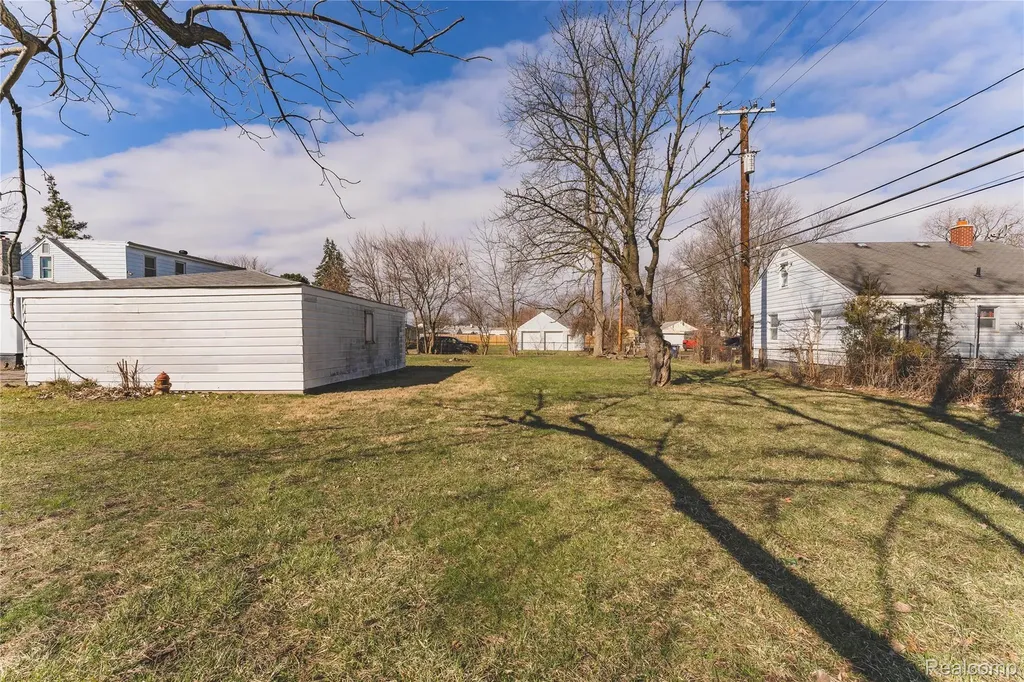 31756 Palmer Road Westland City MI 48186