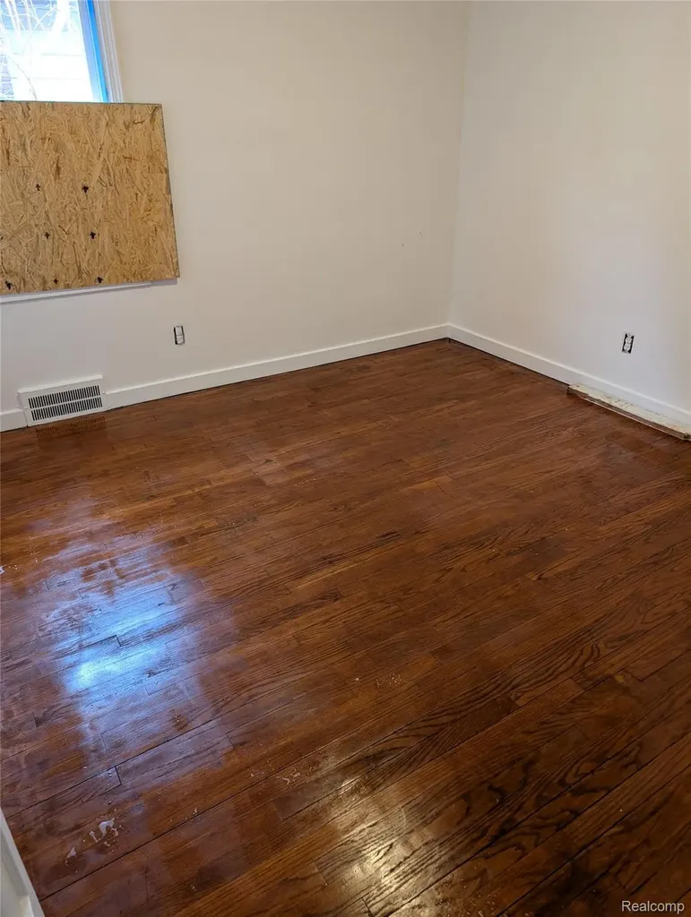 5575 Buckingham Avenue Detroit City MI 48224