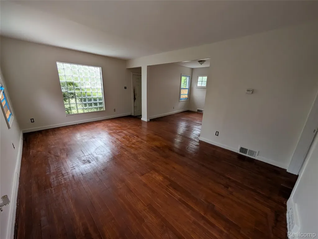 5575 Buckingham Avenue Detroit City MI 48224