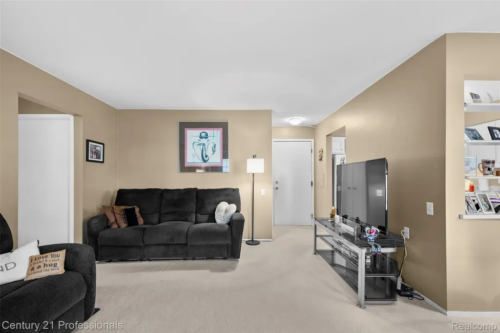 30515 W 14 Mile Road Farmington Hills City MI 48334