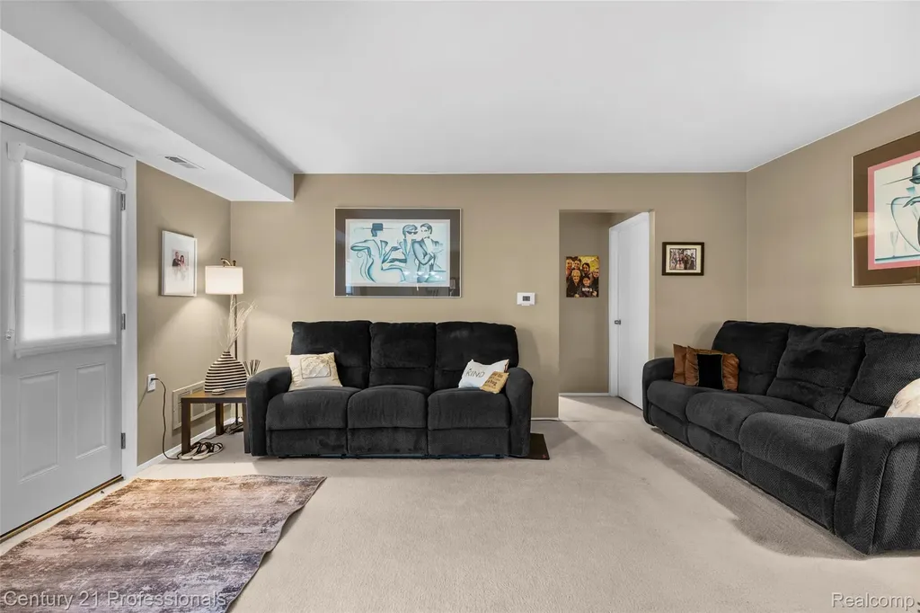 30515 W 14 Mile Road Farmington Hills City MI 48334