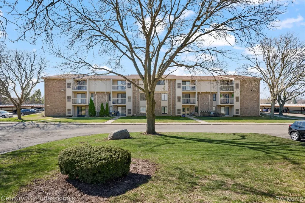 30515 W 14 Mile Road Farmington Hills City MI 48334