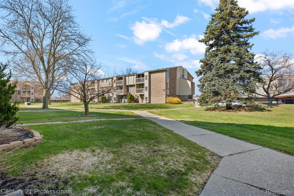 30515 W 14 Mile Road Farmington Hills City MI 48334