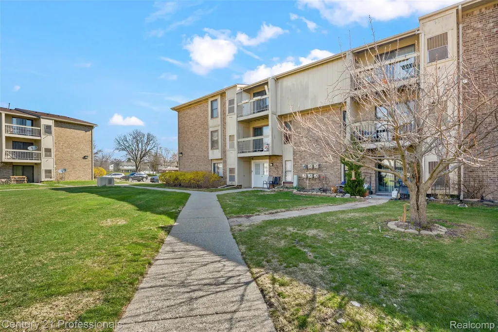 30515 W 14 Mile Road Farmington Hills City MI 48334