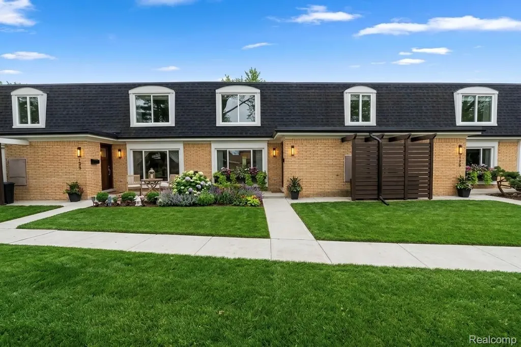 29876 City Center Drive Warren City MI 48093
