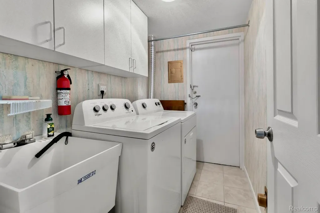 29876 City Center Drive Warren City MI 48093