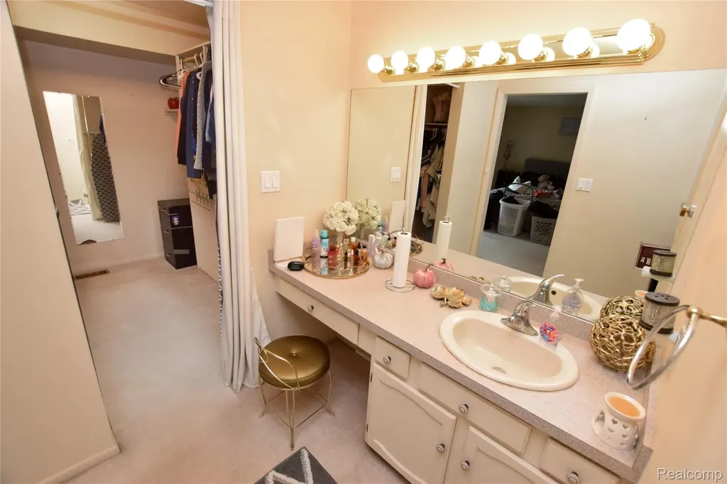 2525 White Oak Place Flint Charter Township MI 48532