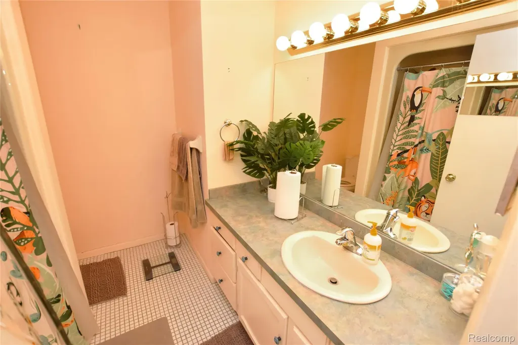 2525 White Oak Place Flint Charter Township MI 48532