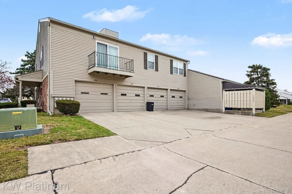 44566 N Bunker Hill Drive Clinton Charter Township MI 48038