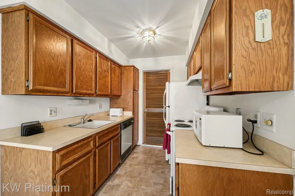 44566 N Bunker Hill Drive Clinton Charter Township MI 48038