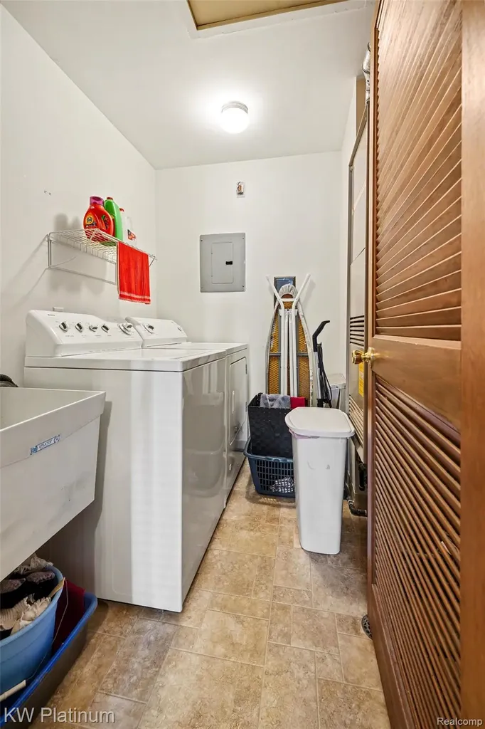 44566 N Bunker Hill Drive Clinton Charter Township MI 48038
