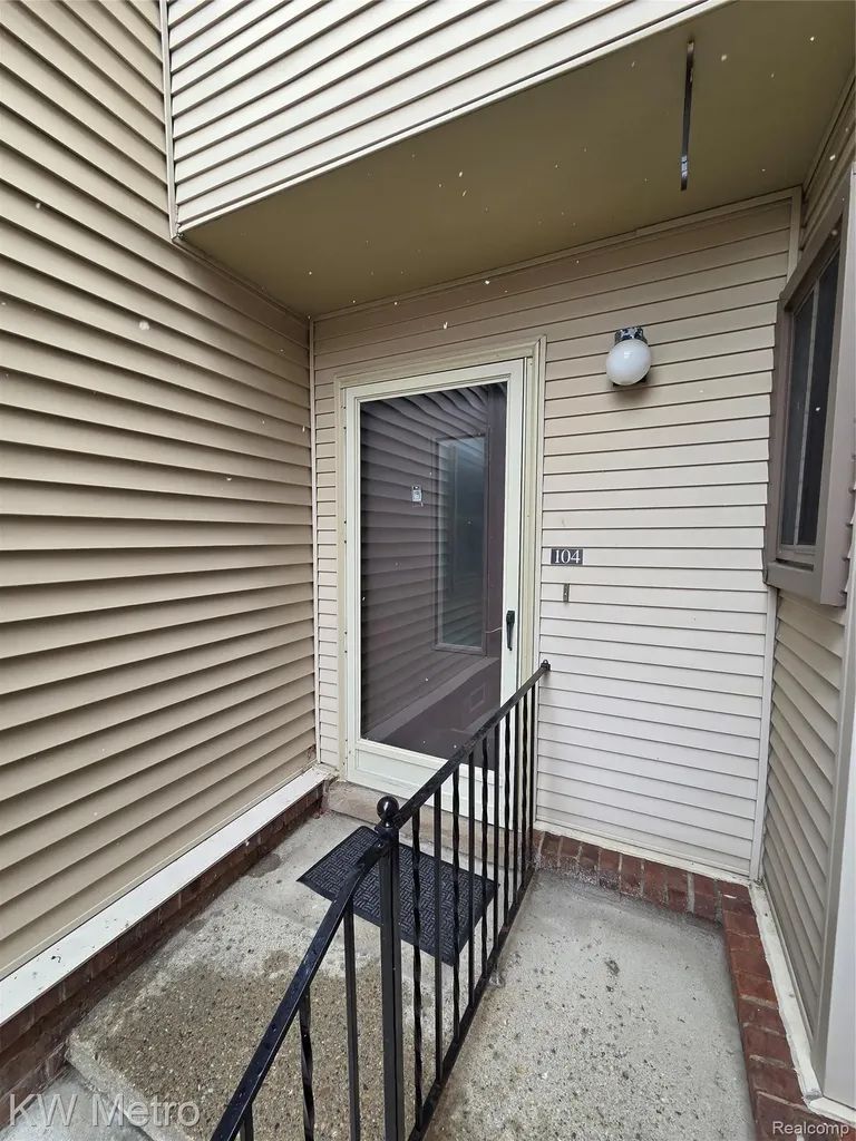 6680 Ridgefield Circle West Bloomfield Charter Township MI 48322