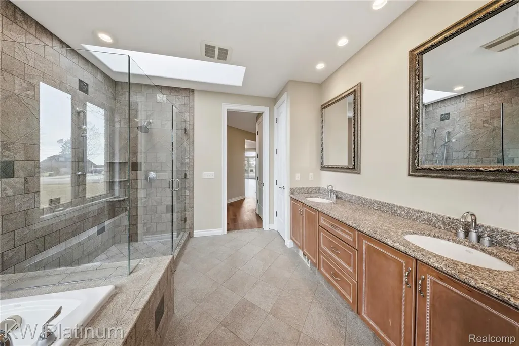 48877 Point Lakeview Drive Chesterfield Township MI 48047
