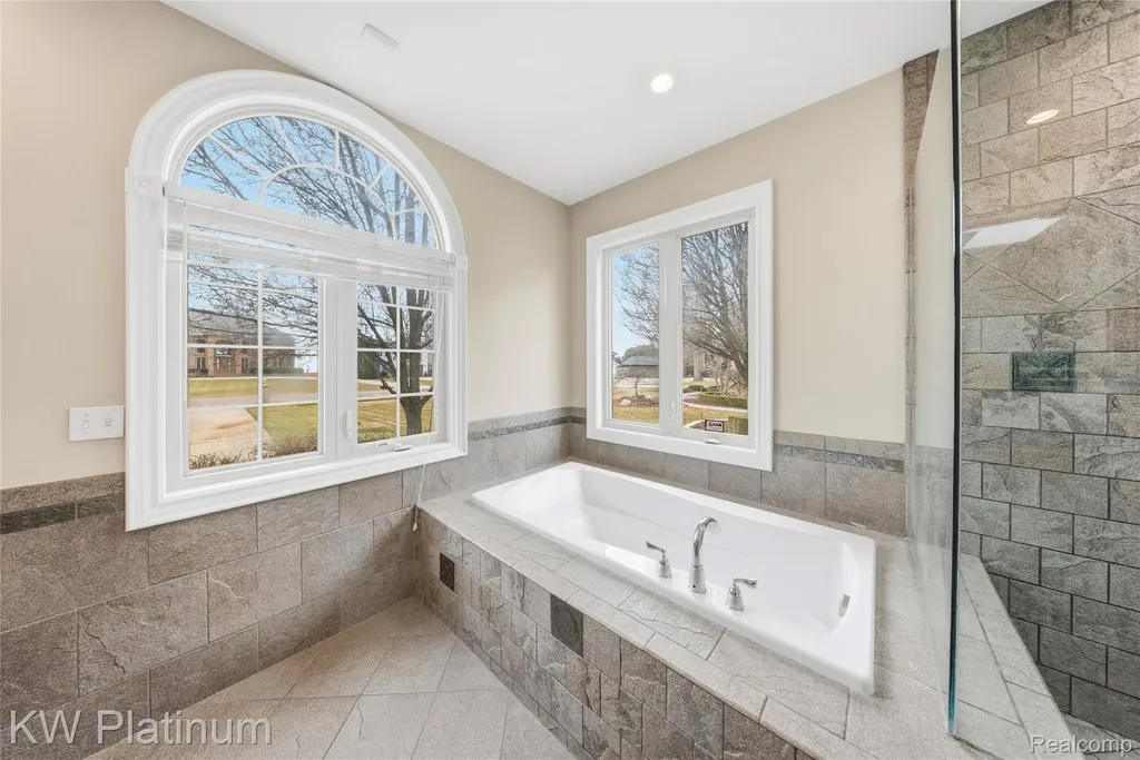 48877 Point Lakeview Drive Chesterfield Township MI 48047