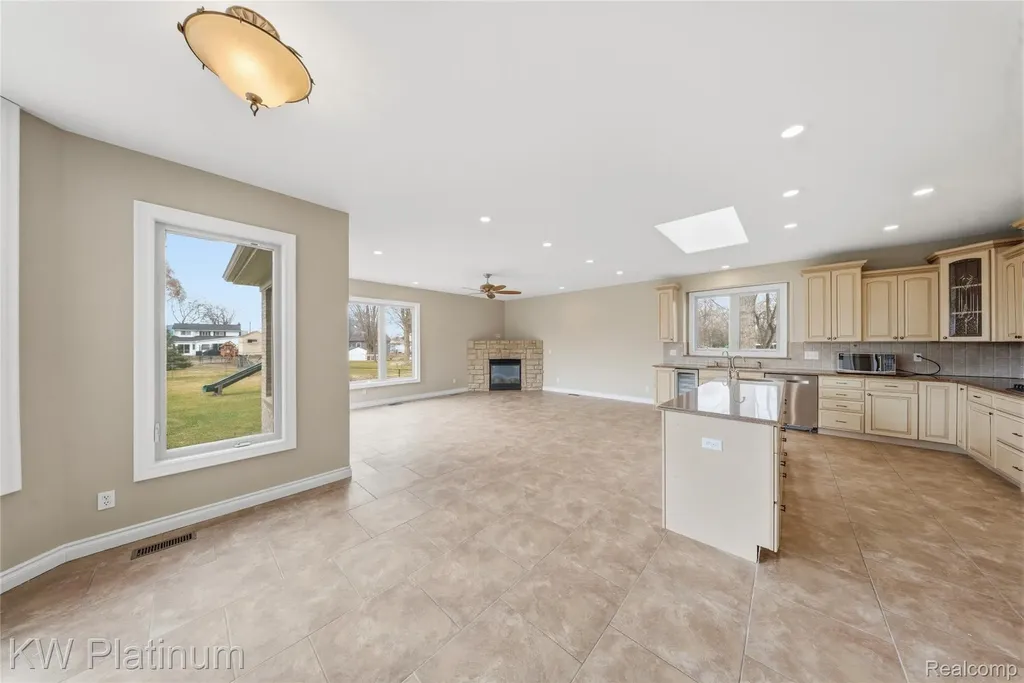 48877 Point Lakeview Drive Chesterfield Township MI 48047