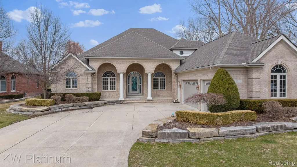 48877 Point Lakeview Drive Chesterfield Township MI 48047