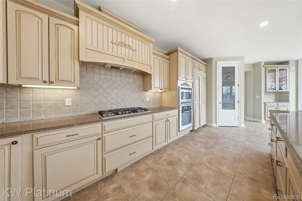 48877 Point Lakeview Drive Chesterfield Township MI 48047