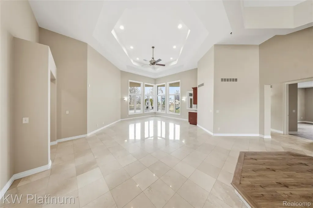 48877 Point Lakeview Drive Chesterfield Township MI 48047