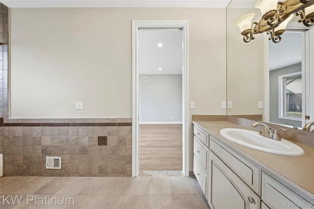 48877 Point Lakeview Drive Chesterfield Township MI 48047