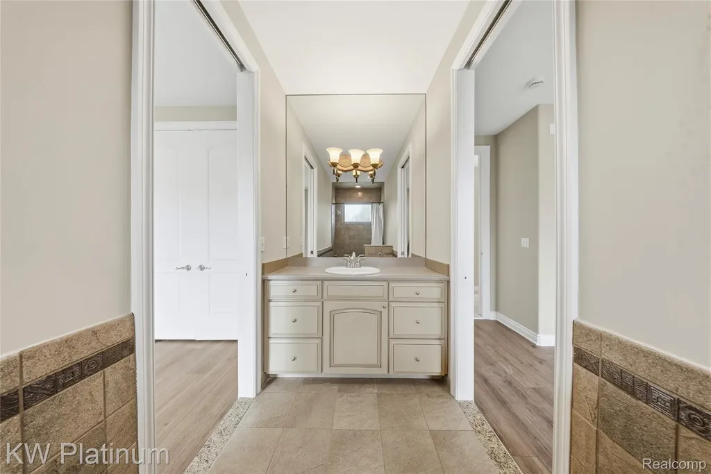 48877 Point Lakeview Drive Chesterfield Township MI 48047