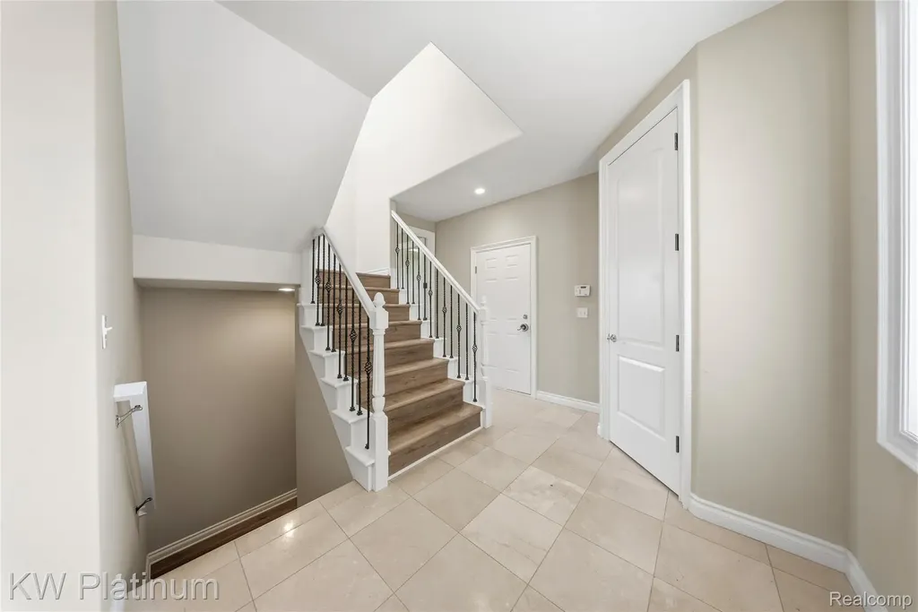 48877 Point Lakeview Drive Chesterfield Township MI 48047