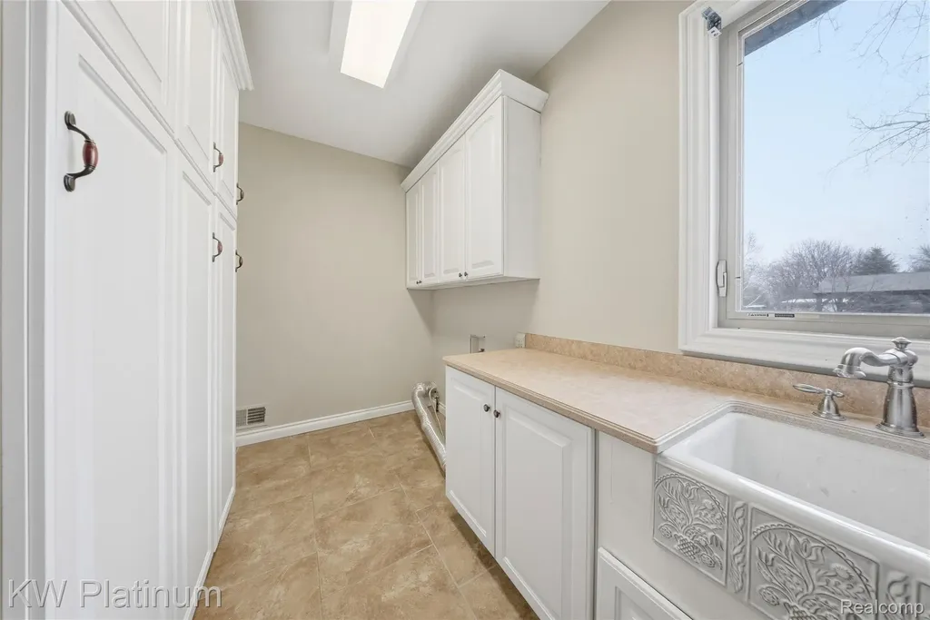 48877 Point Lakeview Drive Chesterfield Township MI 48047