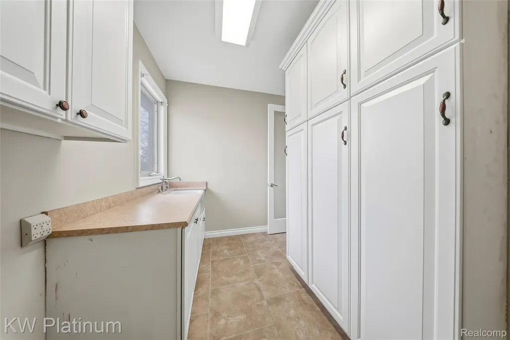 48877 Point Lakeview Drive Chesterfield Township MI 48047