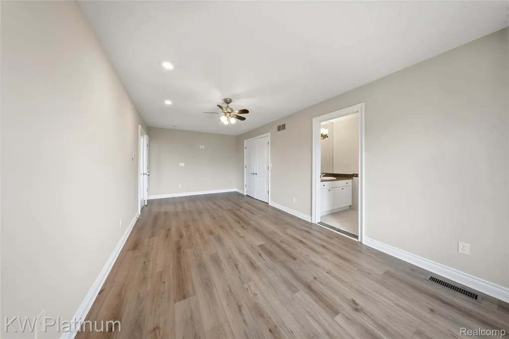 48877 Point Lakeview Drive Chesterfield Township MI 48047