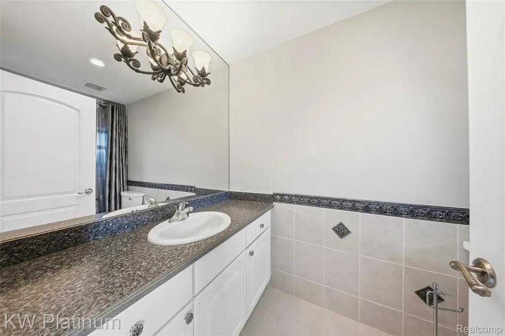 48877 Point Lakeview Drive Chesterfield Township MI 48047