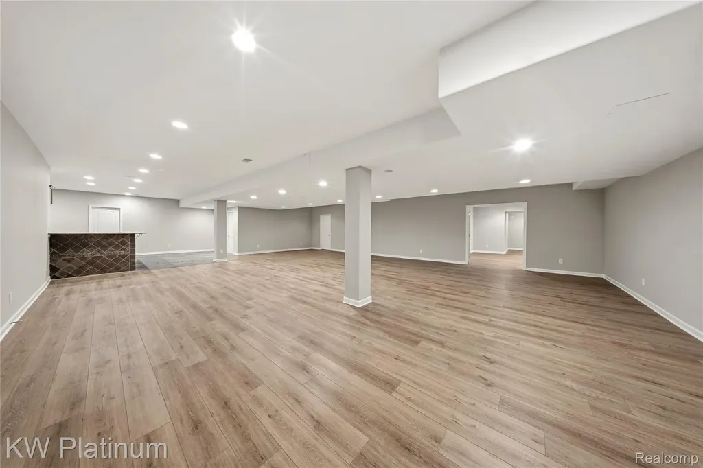 48877 Point Lakeview Drive Chesterfield Township MI 48047