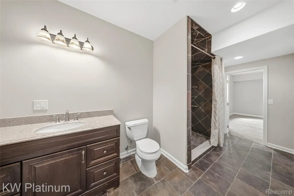 48877 Point Lakeview Drive Chesterfield Township MI 48047