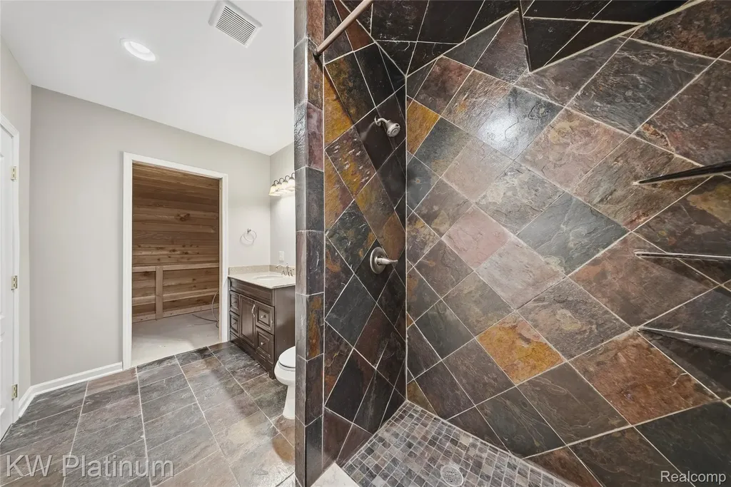 48877 Point Lakeview Drive Chesterfield Township MI 48047