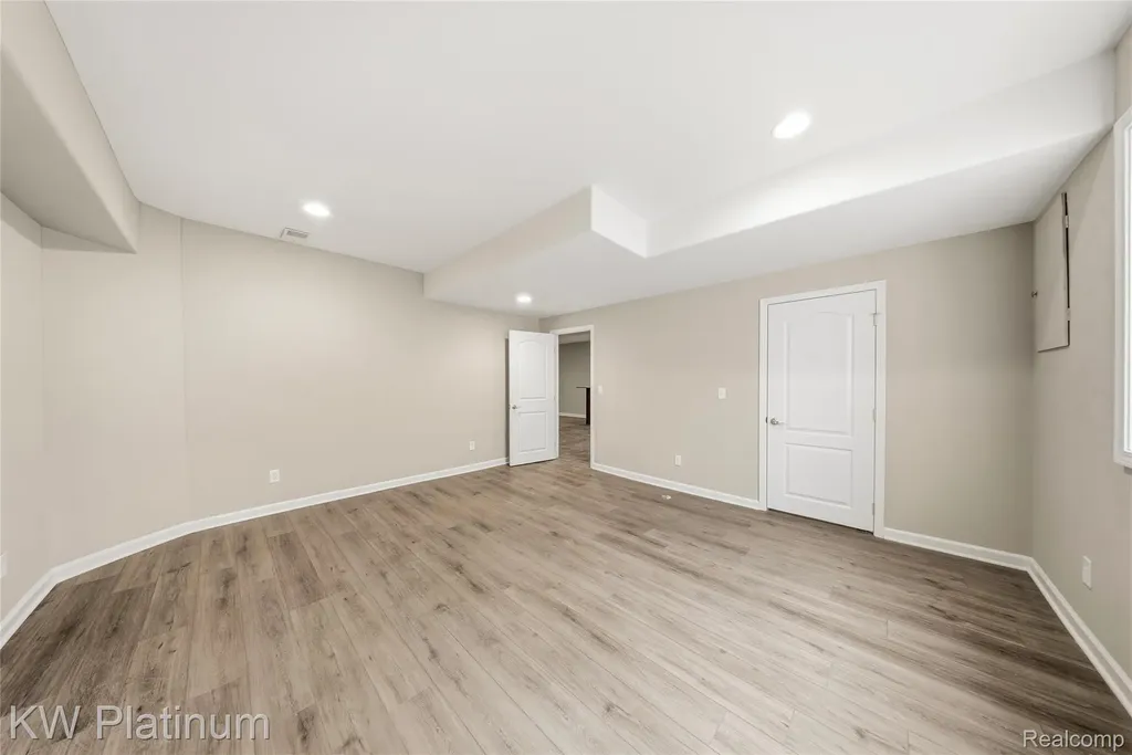 48877 Point Lakeview Drive Chesterfield Township MI 48047