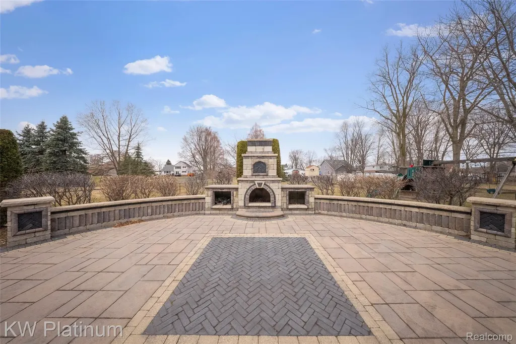 48877 Point Lakeview Drive Chesterfield Township MI 48047