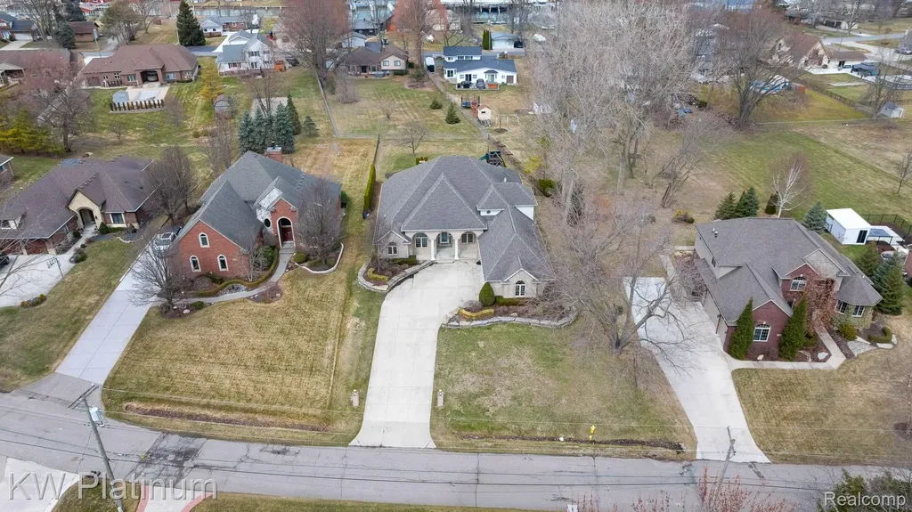 48877 Point Lakeview Drive Chesterfield Township MI 48047