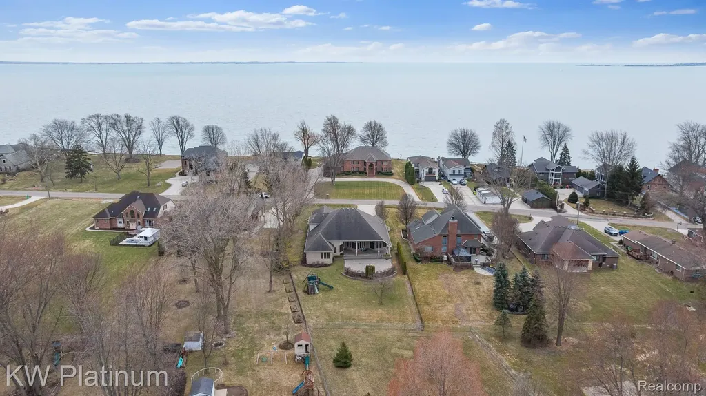 48877 Point Lakeview Drive Chesterfield Township MI 48047