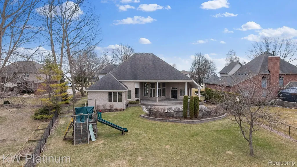 48877 Point Lakeview Drive Chesterfield Township MI 48047